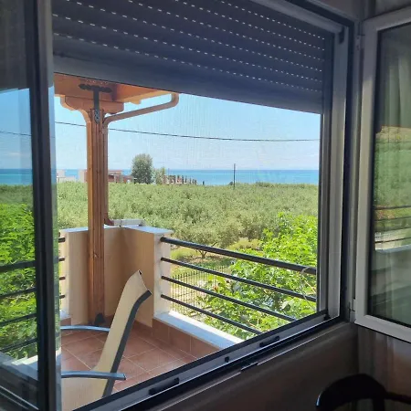 Smaragda Sea View * Karianí